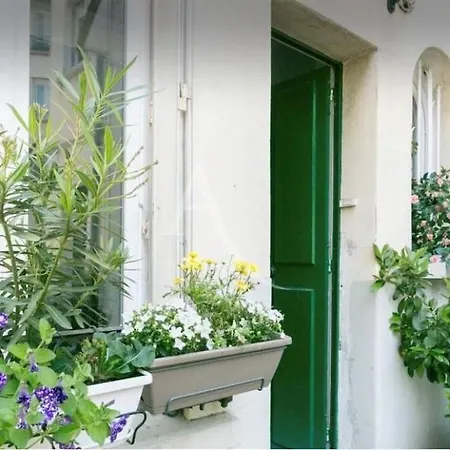 Small Renovated House In Daire *